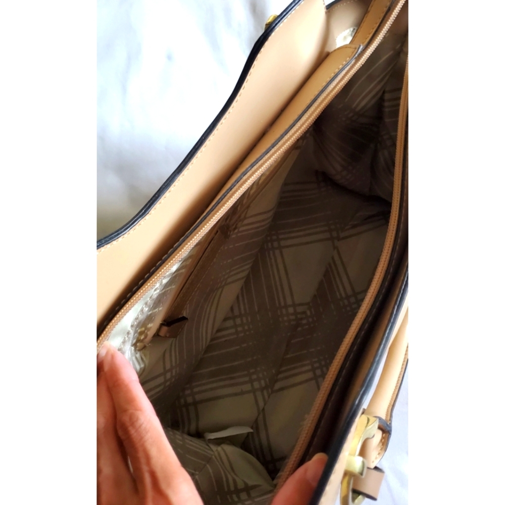 London Fog Purse - Picture 5 of 7